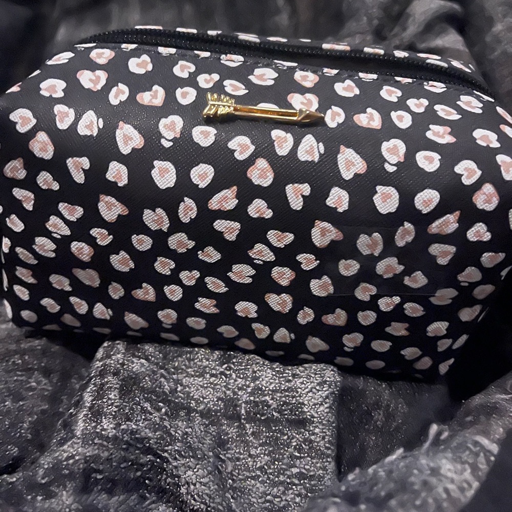 Cosmetic bag